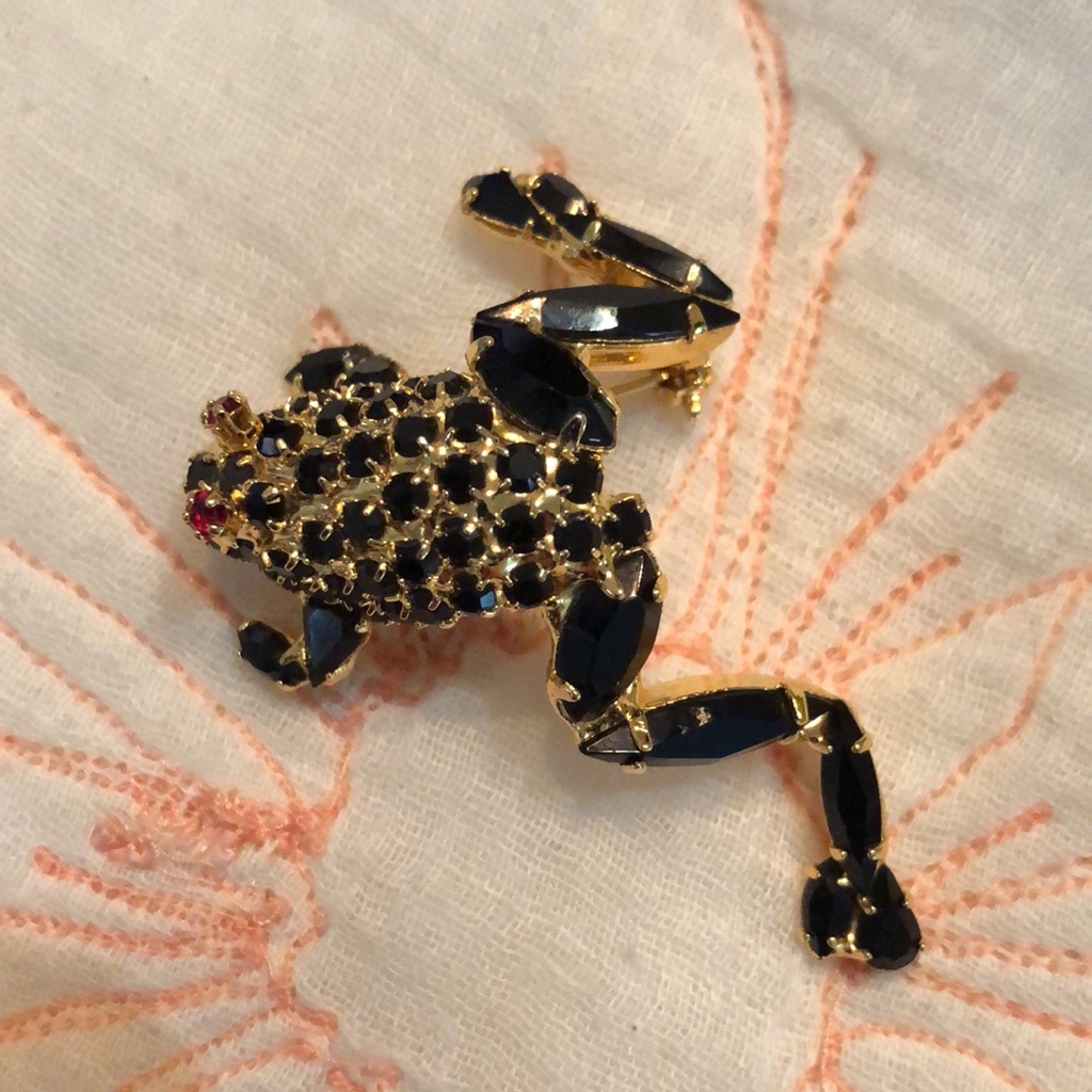 Bauer Crystal Frog Lapel, Hat, Coat Pin Red Crystal Eyes